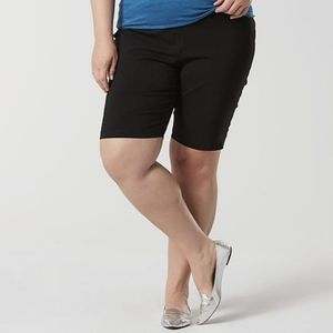 💙 *NWT* Basic Editions Black Millennium Shorts